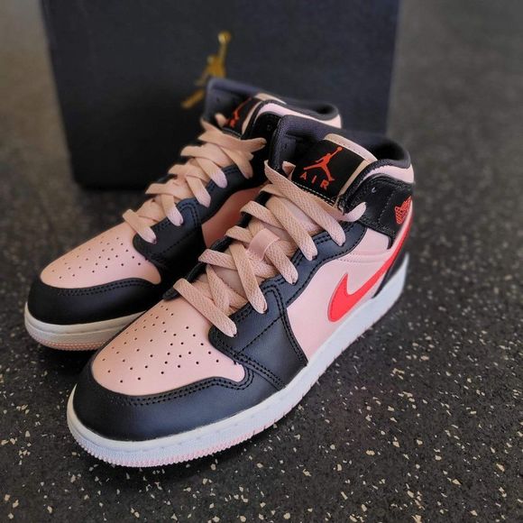 Nike Air Jordan 1 Mid GS Black Pink Crimson Atmosphere Size 6Y (Women’s 7.5) - Picture 2 of 12
